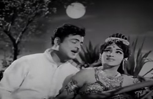 Madhurayil parandha - Poova Thalaiya (1969)